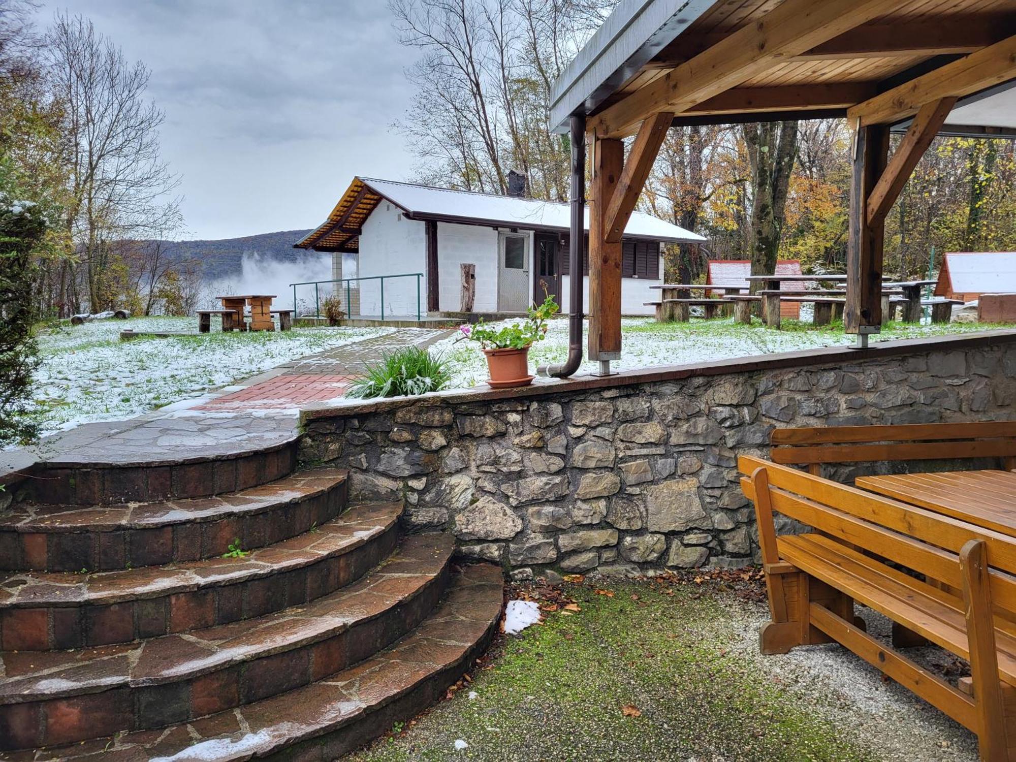 Hotel Koca Sredi Gozda Kanal Esterno foto